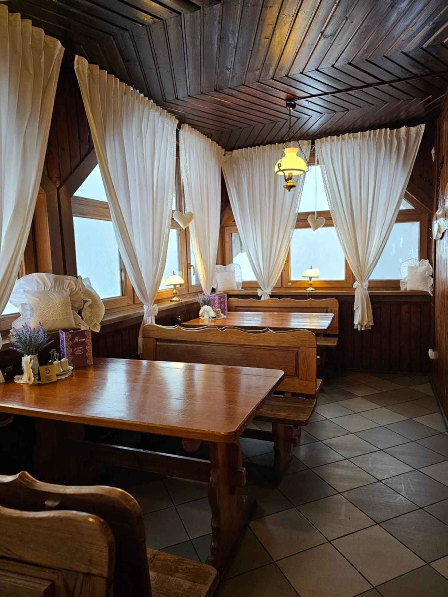 Schronisko Gosciniec Rownica Hotel อุสทรอน ภายนอก รูปภาพ