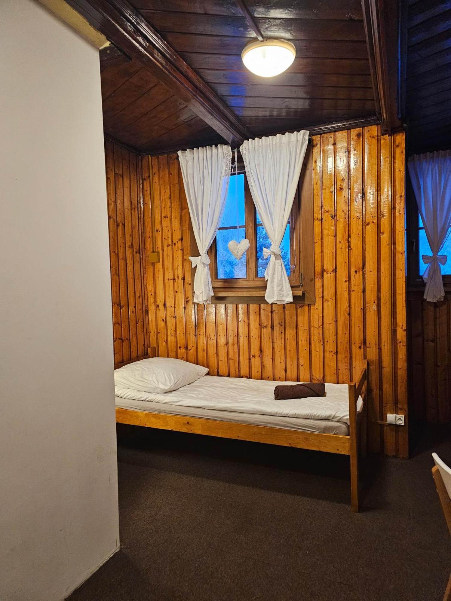 Schronisko Gosciniec Rownica Hotel อุสทรอน ภายนอก รูปภาพ
