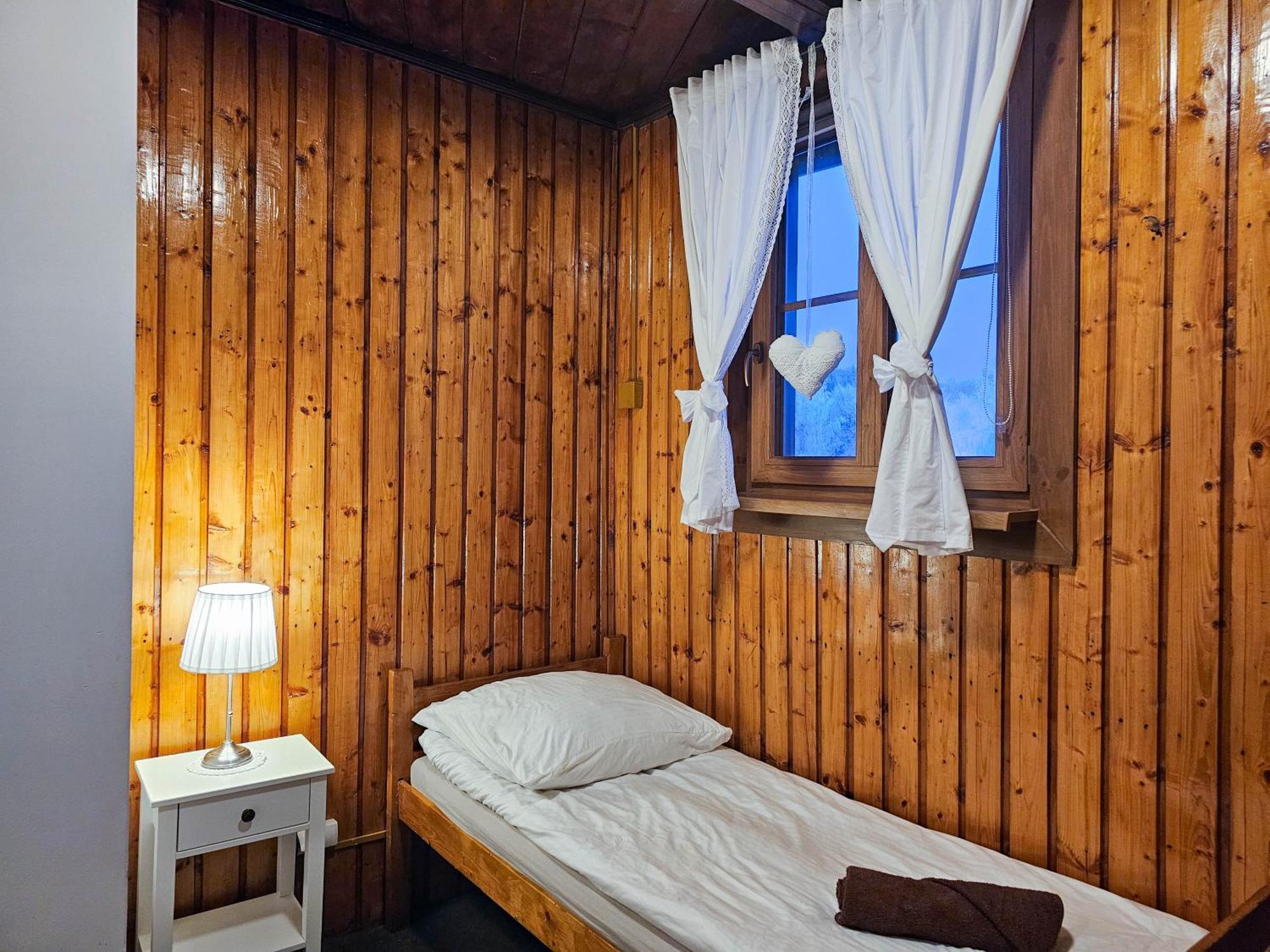 Schronisko Gosciniec Rownica Hotel อุสทรอน ภายนอก รูปภาพ